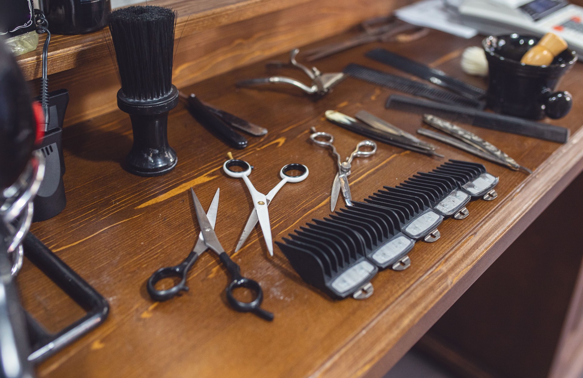 Hairdresser and barber's tools